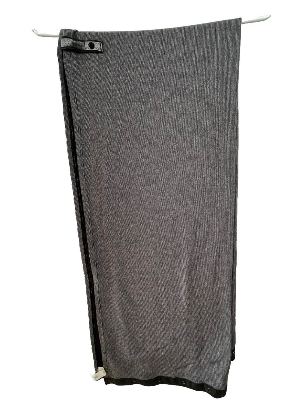 Lululemon Snap Wrap Travel Shawl Blanket Scarf Convertible Grey TU